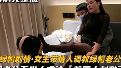 綠帽劇情女主帶情人調教綠帽老公被老公當人不人虐待羞辱太刺激了 全集 封面