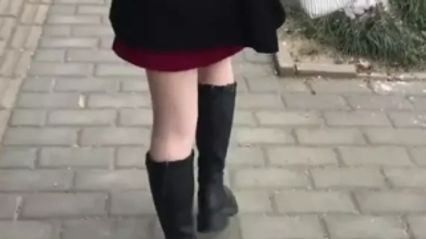 街頭偷拍抄底 美女在獵物之間遊走，尋找最佳時機，偷偷捕捉她們最性感的瞬間 封面